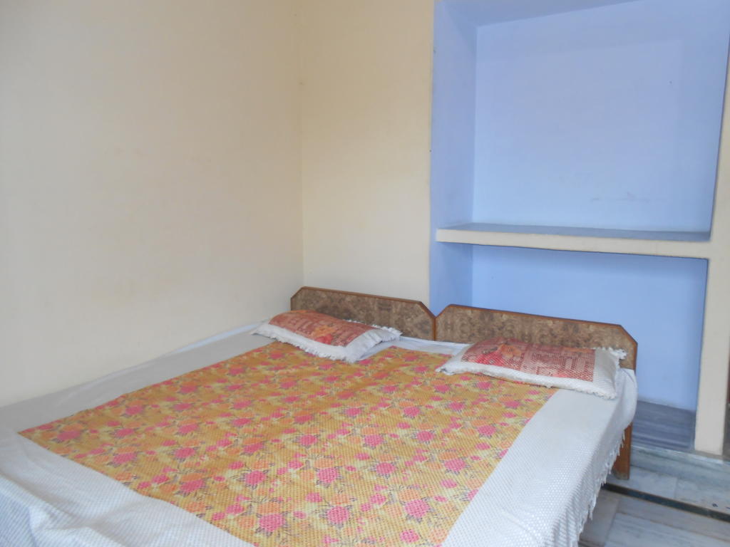 Maruti Guest House Váránasí Pokoj fotografie
