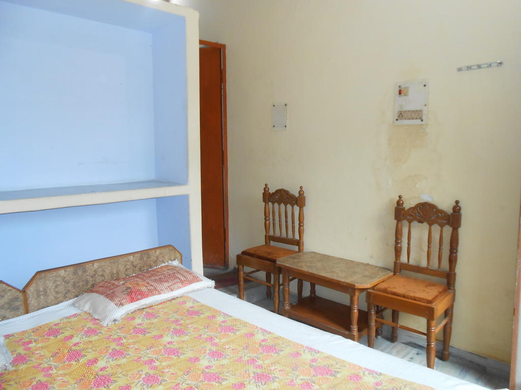 Maruti Guest House Váránasí Pokoj fotografie